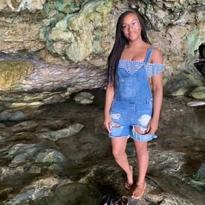 Meet your Posher, Elizabeth